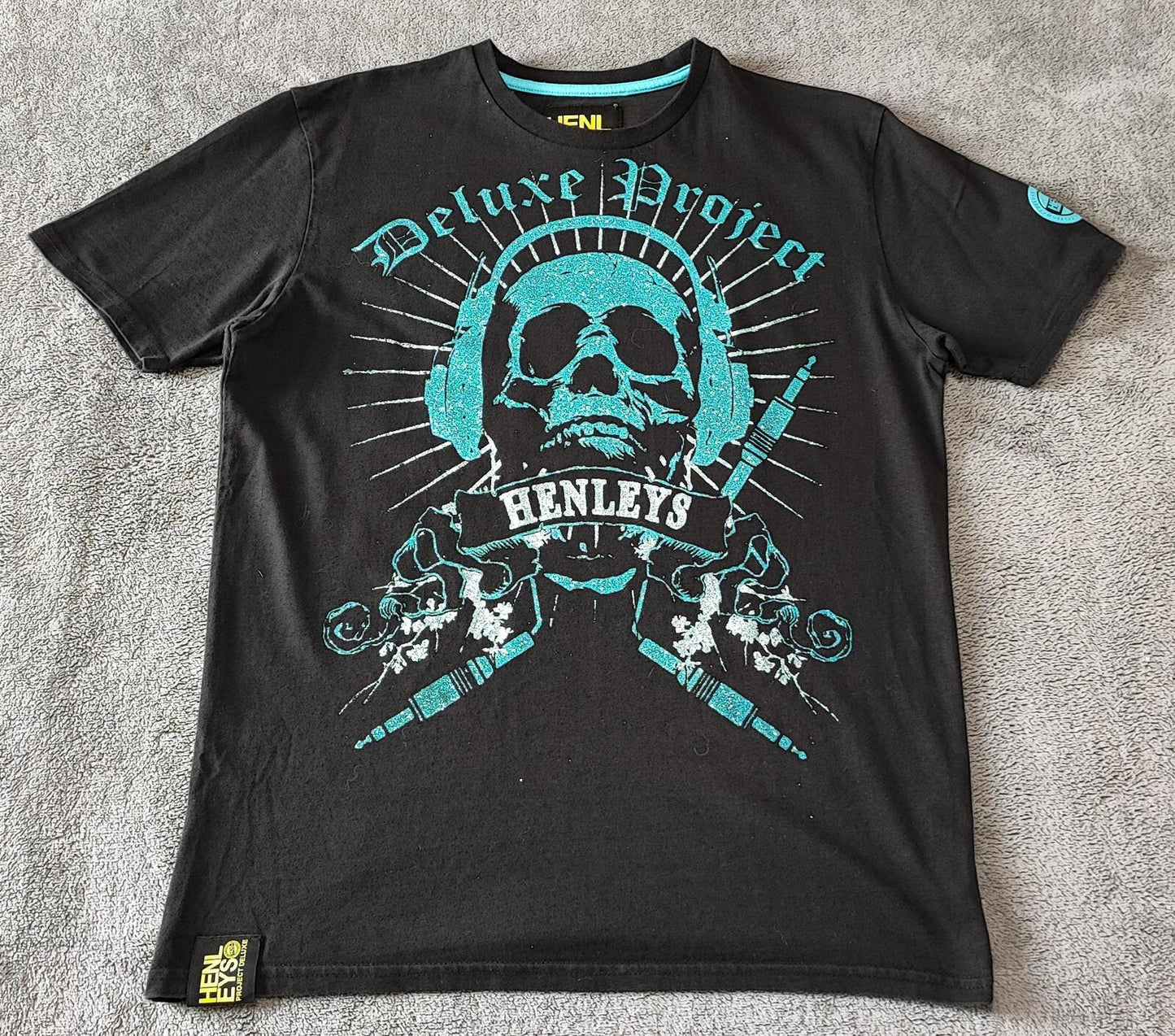 Vintage Henleys Skull Graphic T-Shirt Black Retro Y2K Men's Size Small S