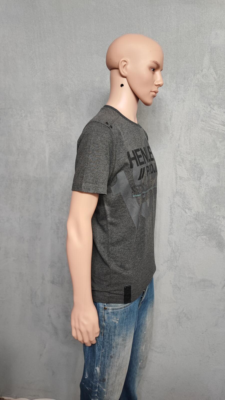 Vintage Henleys DLX Project Graphic T-Shirt Grey Retro Y2K Men's Size Medium M