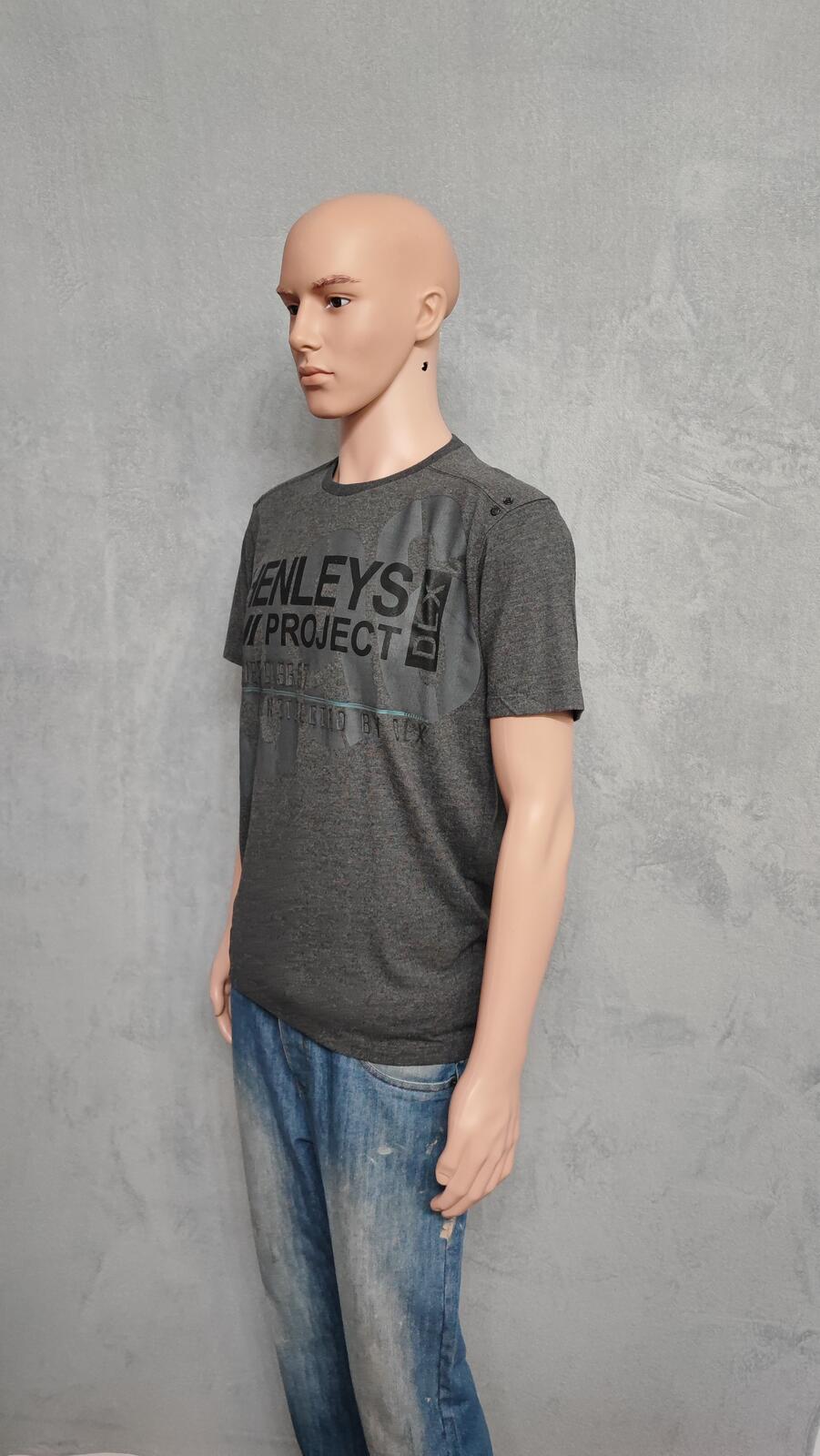 Vintage Henleys DLX Project Graphic T-Shirt Grey Retro Y2K Men's Size Medium M