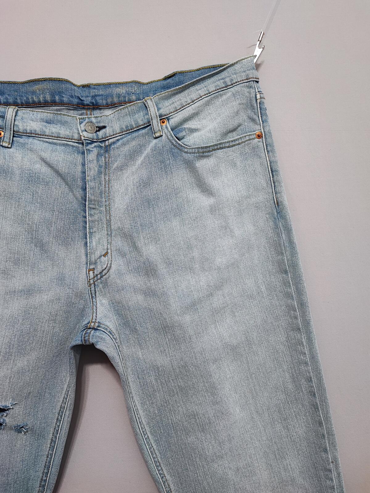 Vintage Levi's 541 Athletic Taper Jeans Faded Light Blue Thrashed Men's W40 L34