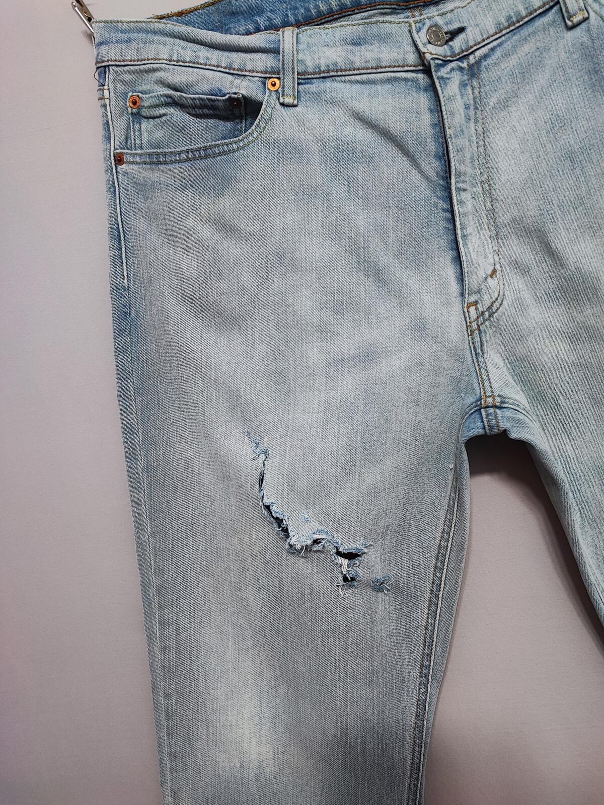Vintage Levi's 541 Athletic Taper Jeans Faded Light Blue Thrashed Men's W40 L34