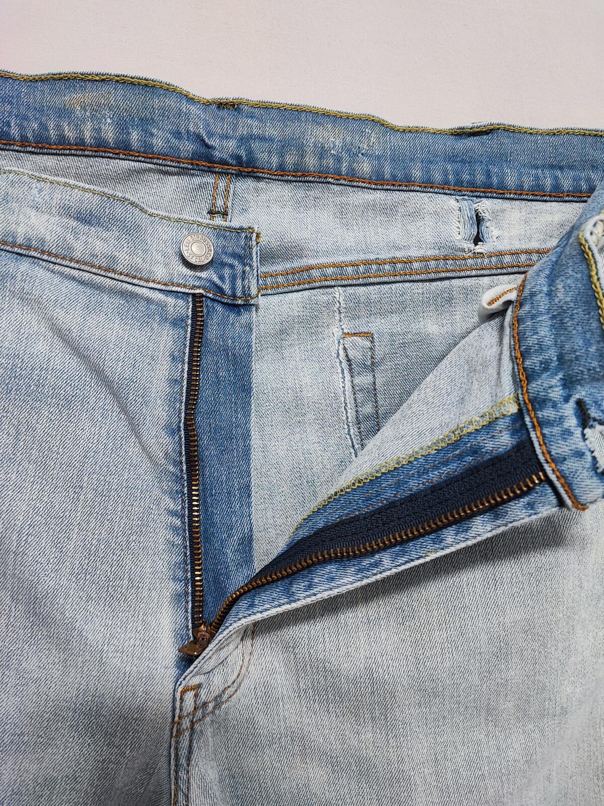 Vintage Levi's 541 Athletic Taper Jeans Faded Light Blue Thrashed Men's W40 L34