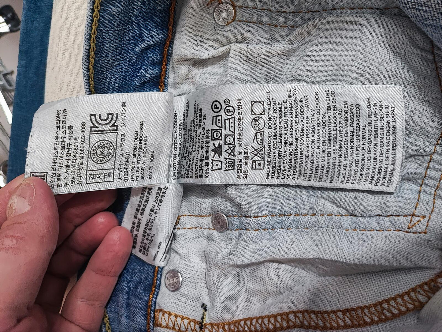 Vintage Levi's 541 Athletic Taper Jeans Faded Light Blue Thrashed Men's W40 L34