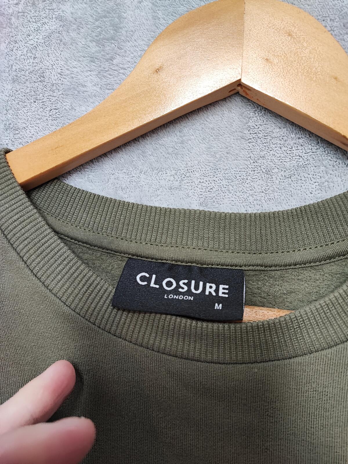 Vintage Closure London Plain Khaki Green Crewneck Knit Jumper Men Size Medium
