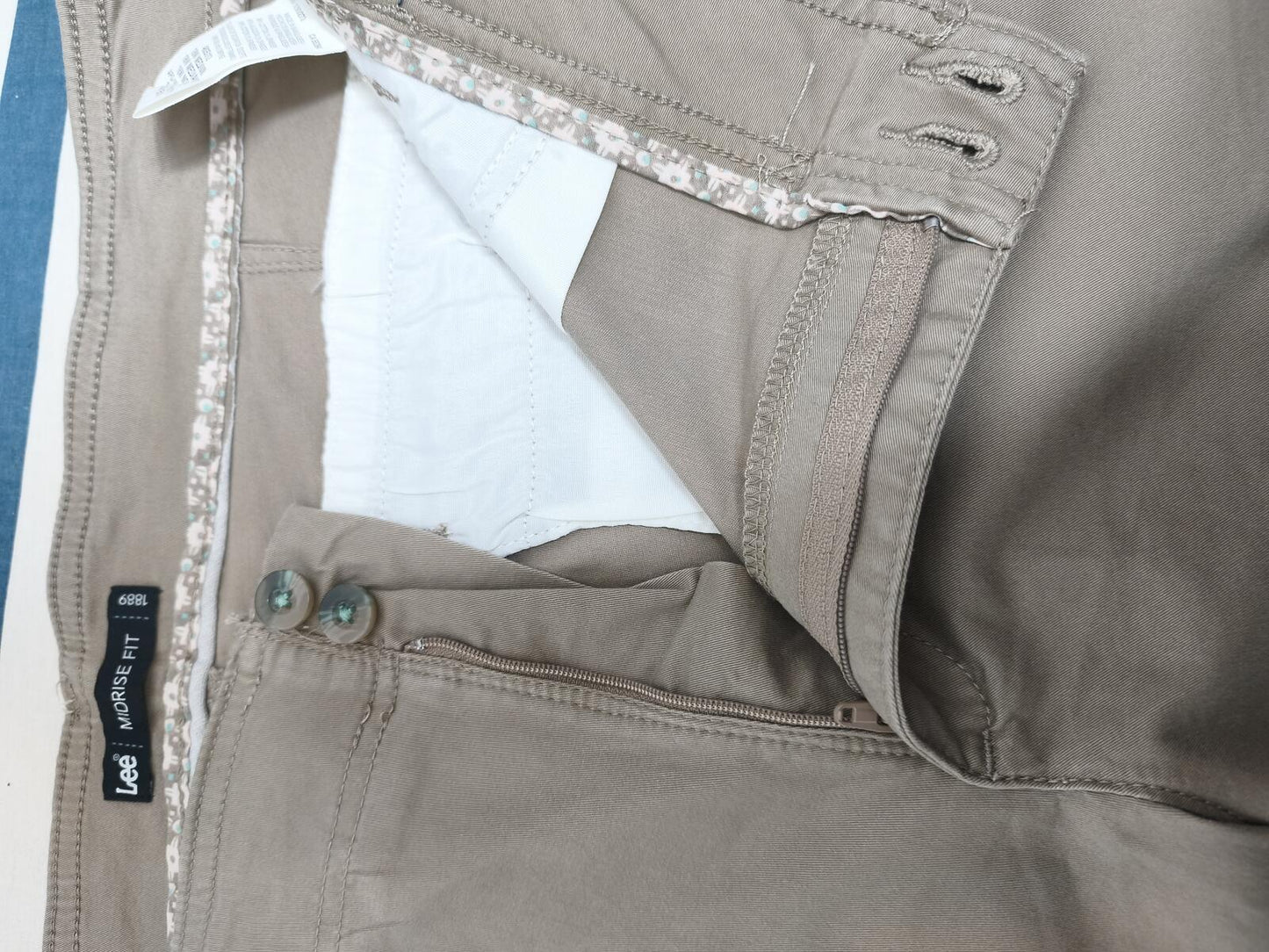 Vintage Lee Chino Shorts Khaki Tan Beige Midrise Comfort Stretch 40W