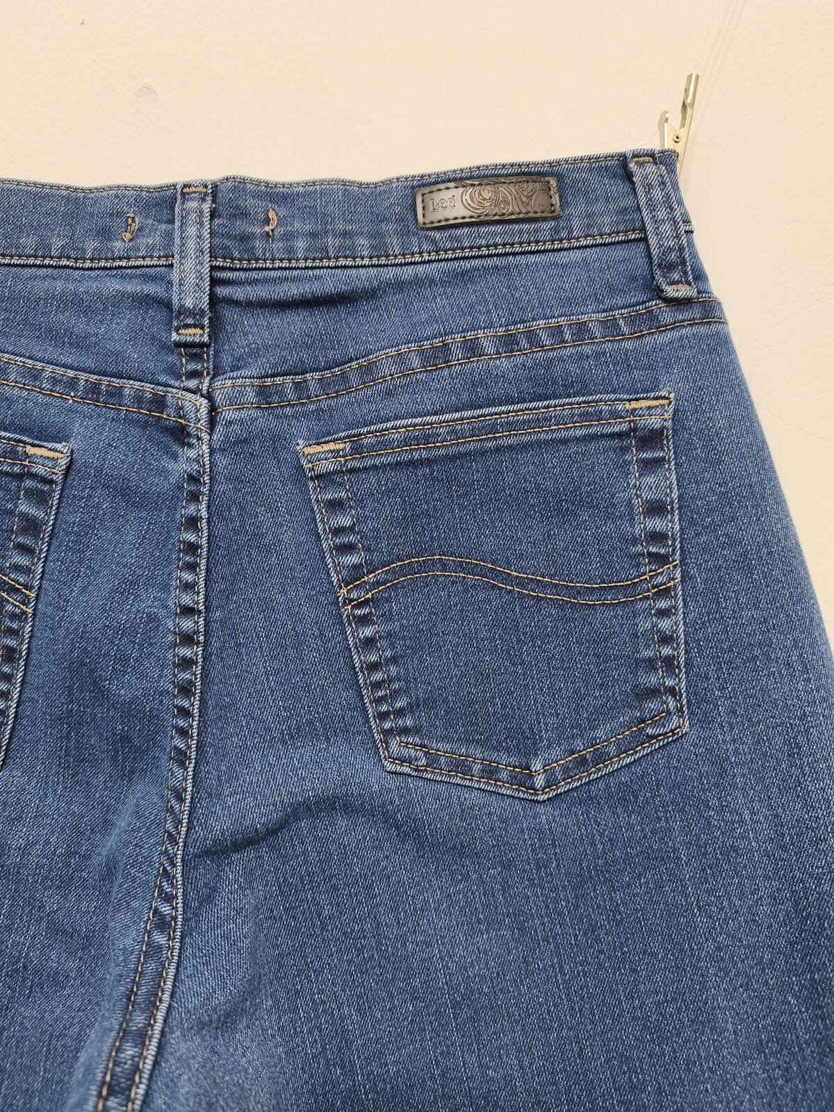Vintage Lee High Waisted Relaxed Fit Deep Blue Straight Leg Jeans Women's W28