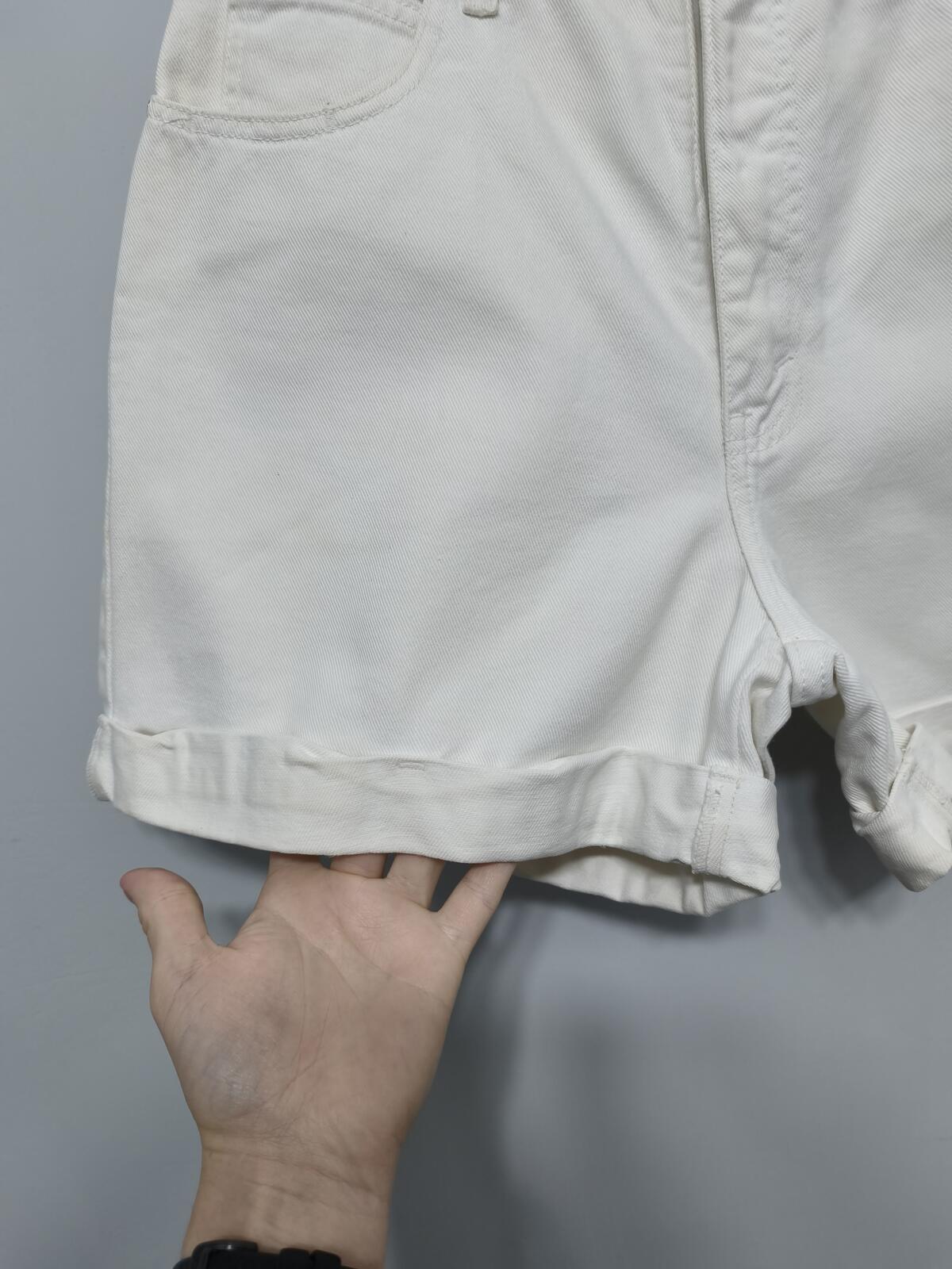 Vintage Levis 900 Series White Denim Shorts W26 High Waist Mom 90s Y2K Indie Retro