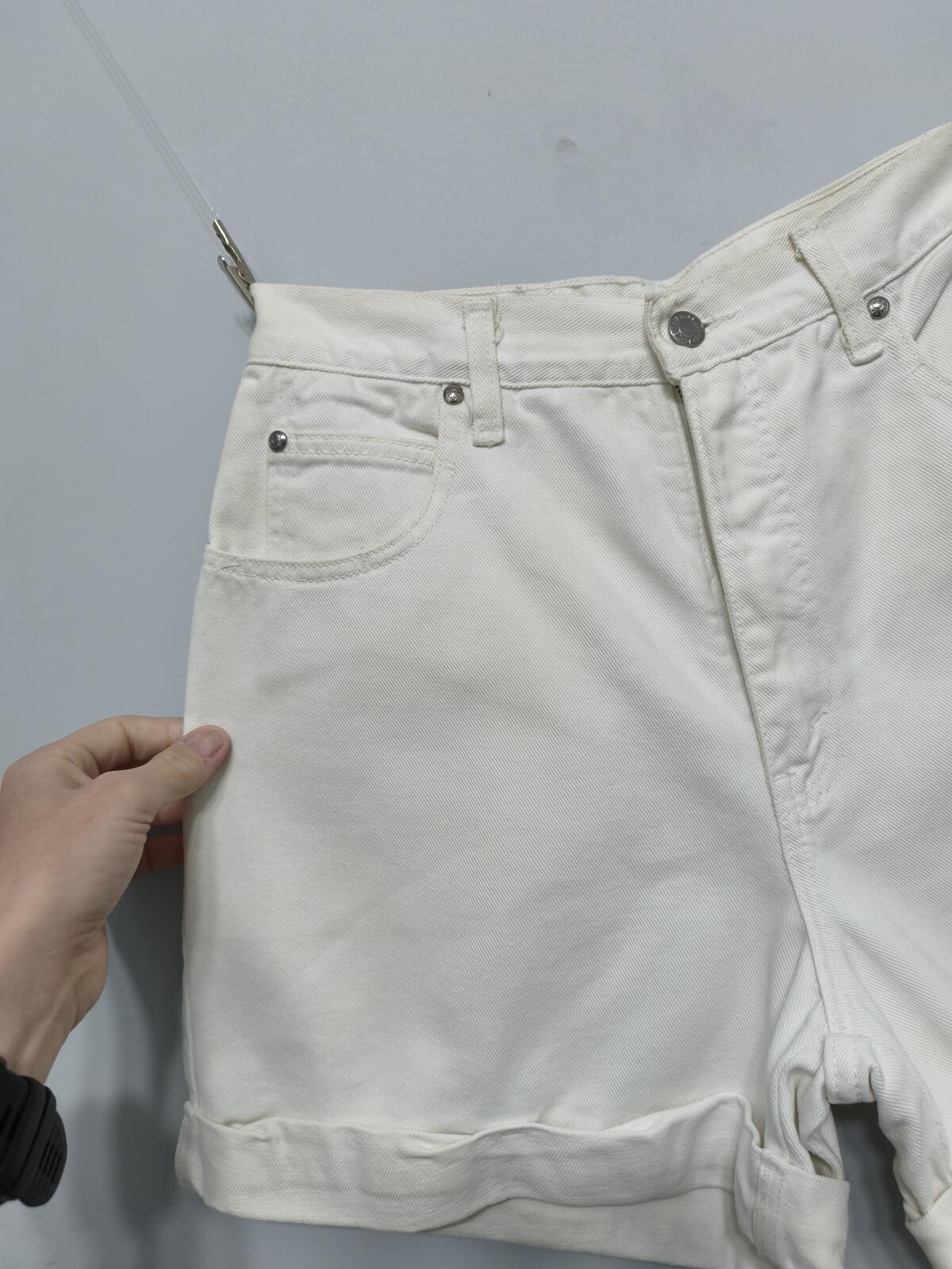 Vintage Levis 900 Series White Denim Shorts W26 High Waist Mom 90s Y2K Indie Retro