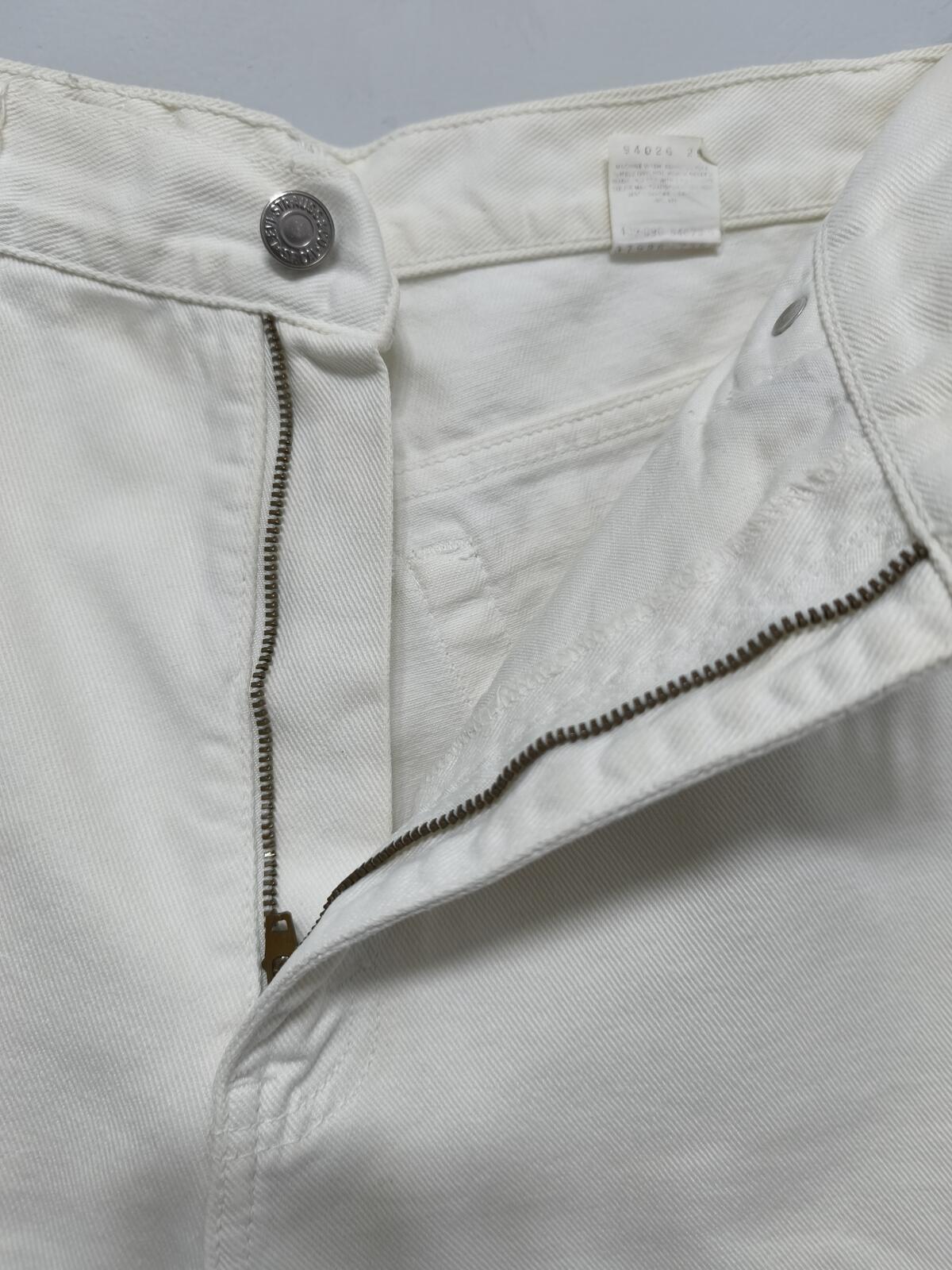 Vintage Levis 900 Series White Denim Shorts W26 High Waist Mom 90s Y2K Indie Retro