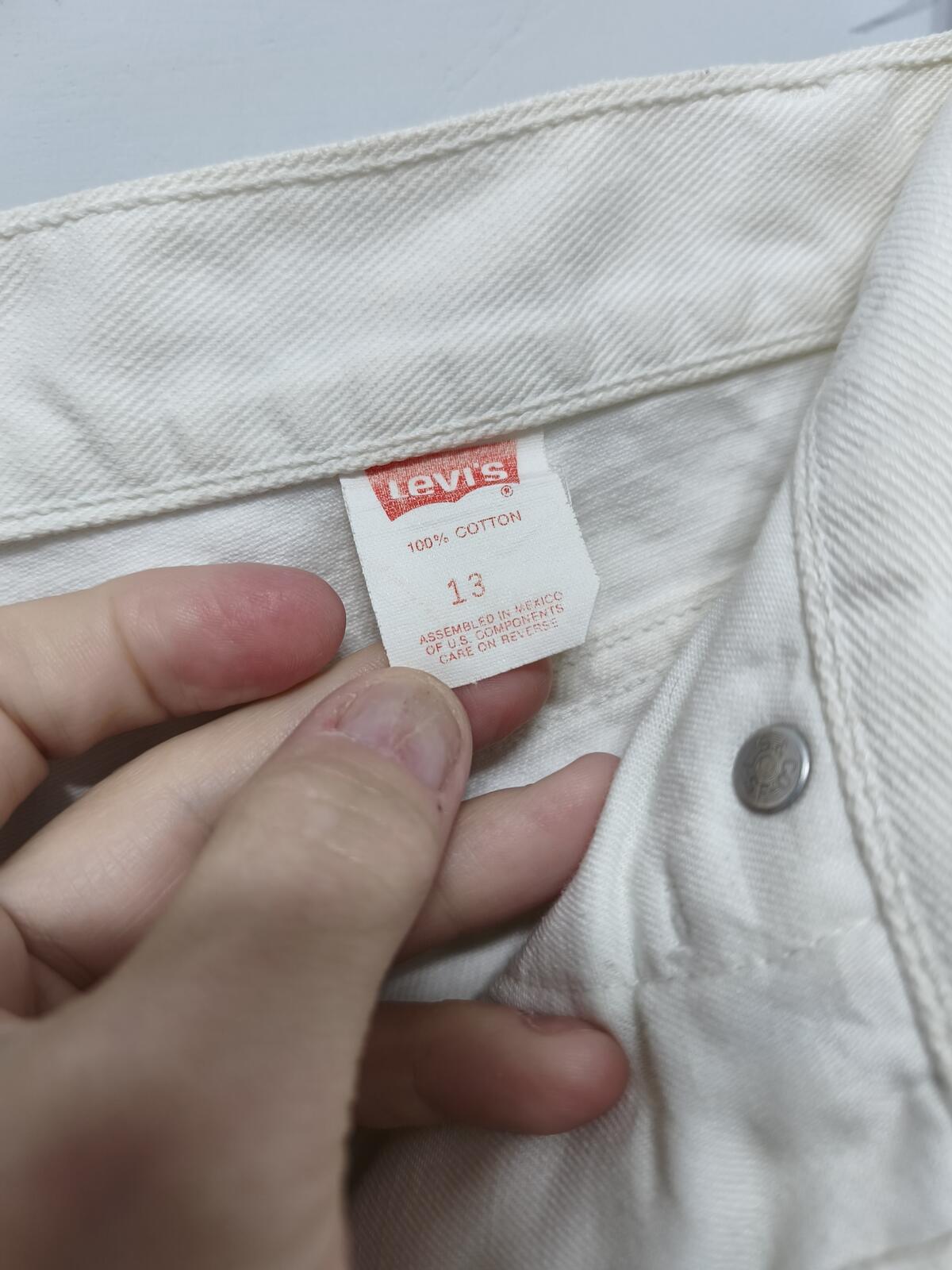 Vintage Levis 900 Series White Denim Shorts W26 High Waist Mom 90s Y2K Indie Retro