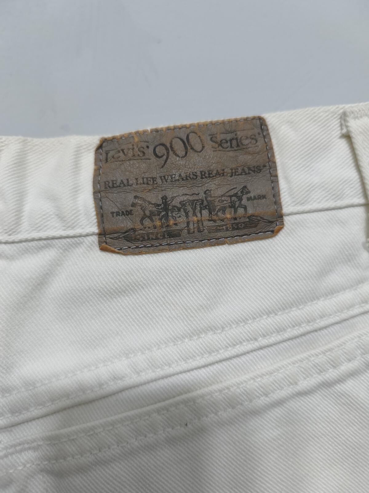 Vintage Levis 900 Series White Denim Shorts W26 High Waist Mom 90s Y2K Indie Retro