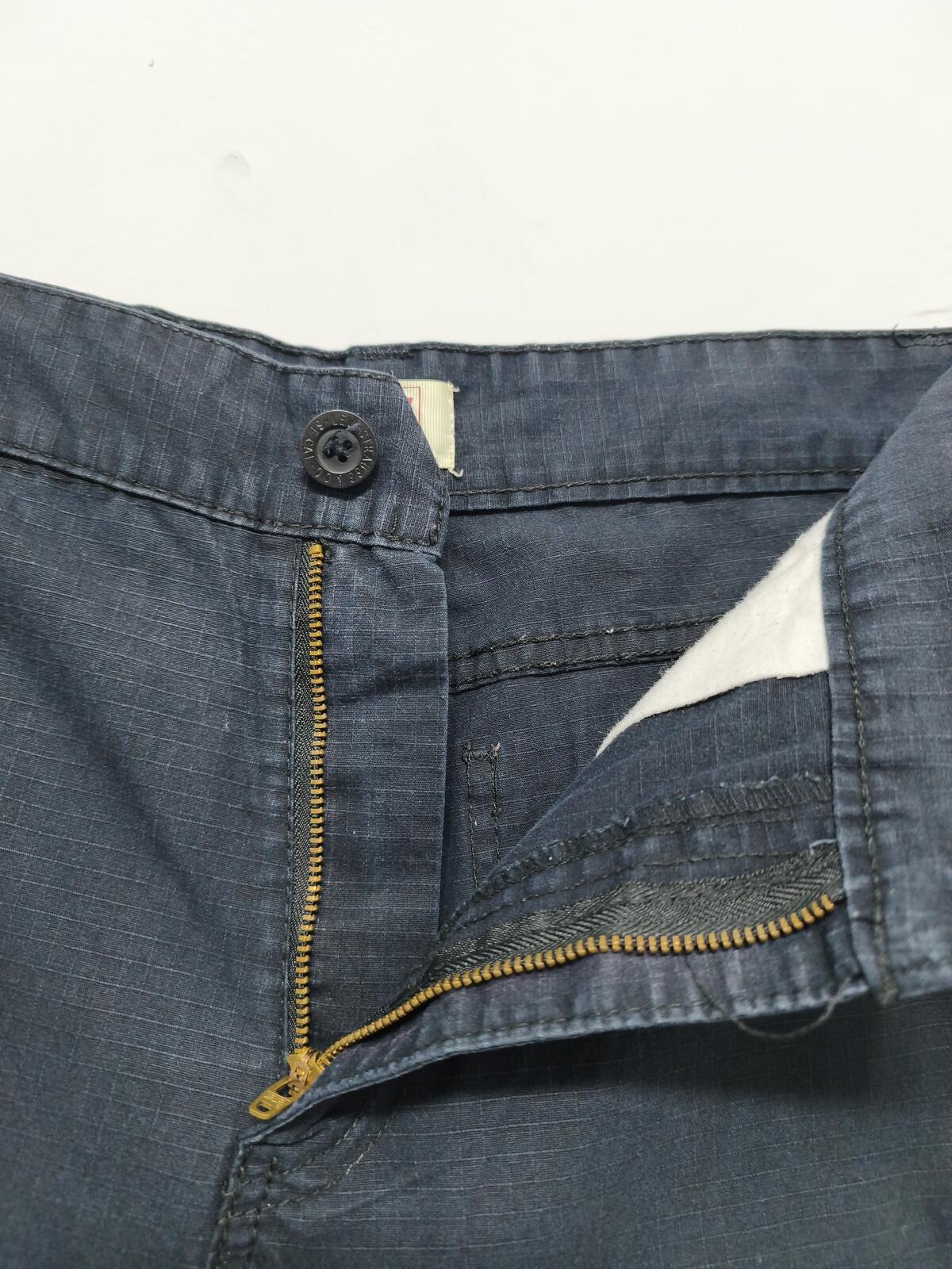 Vintage Levis Navy Cargo Shorts W28 Baggy Skater Y2K Retro Street Indie Grunge
