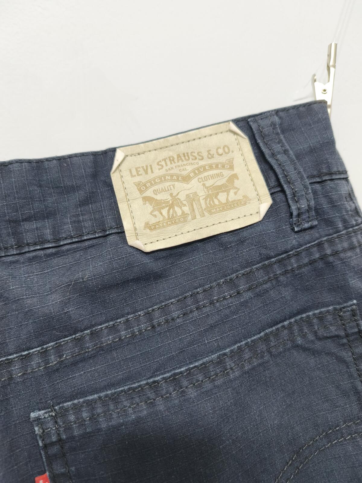 Vintage Levis Navy Cargo Shorts W28 Baggy Skater Y2K Retro Street Indie Grunge