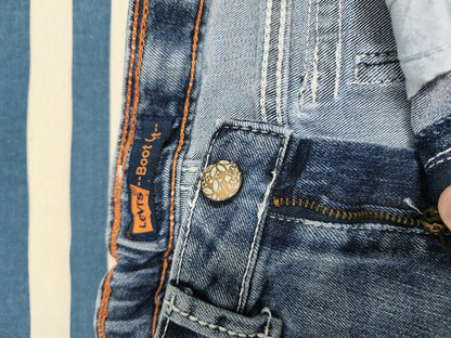 Vintage Levi's Shorts Mid Blue Wash Y2K Contrast Stitch Crystal Button 26W