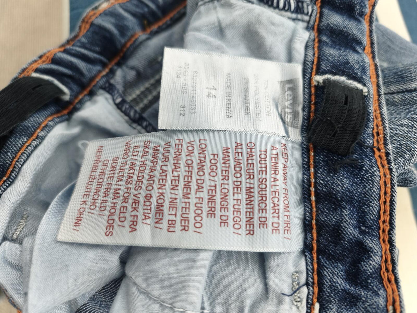 Vintage Levi's Shorts Mid Blue Wash Y2K Contrast Stitch Crystal Button 26W