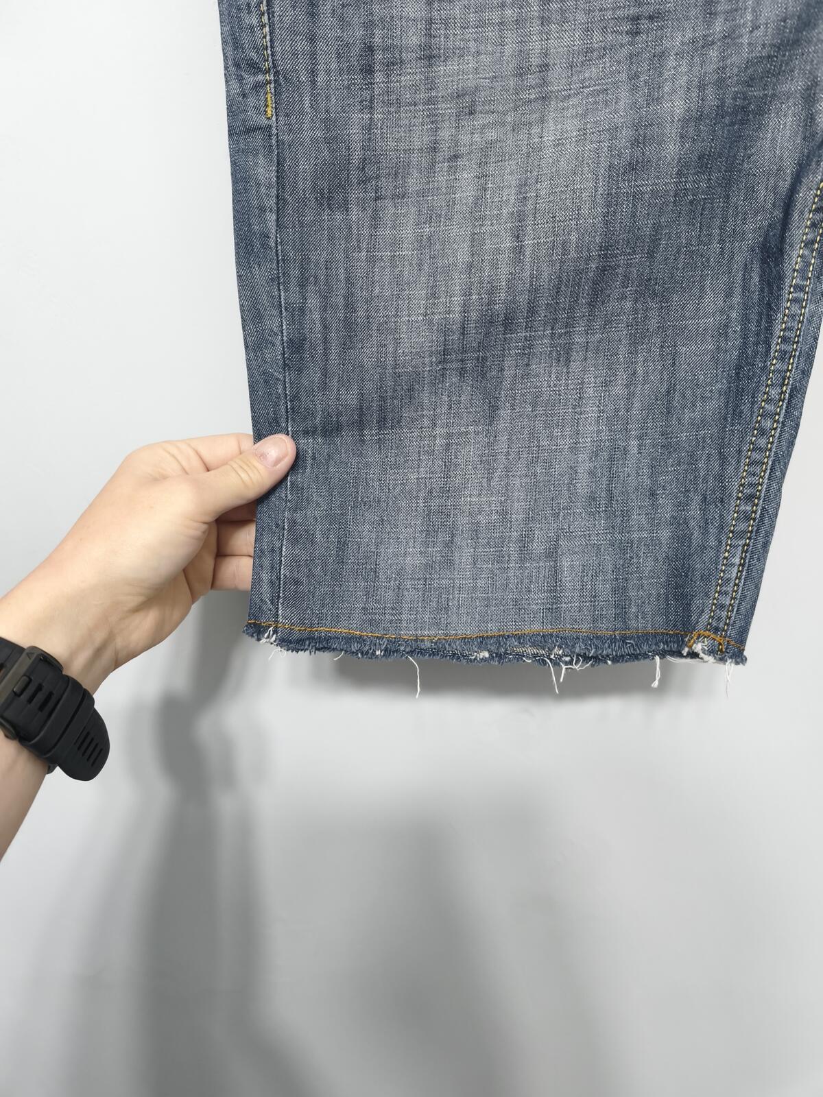 Vintage Levi's 511 Slim Fit Mid Blue Raw Hem Denim Shorts 90s Skater Grunge Jorts W34