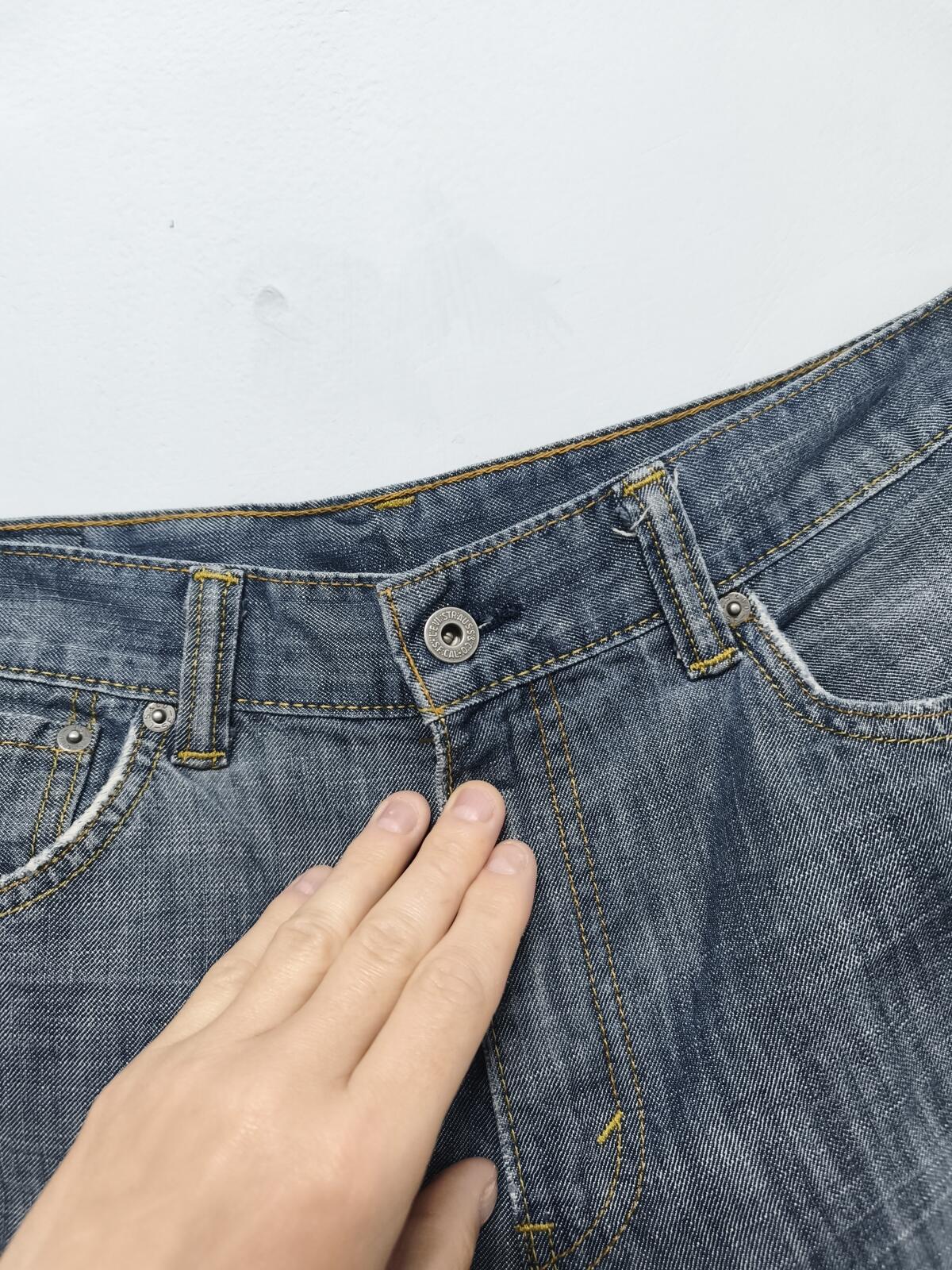 Vintage Levi's 511 Slim Fit Mid Blue Raw Hem Denim Shorts 90s Skater Grunge Jorts W34