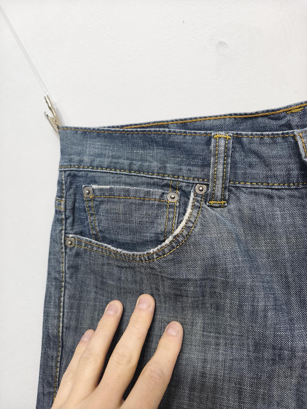 Vintage Levi's 511 Slim Fit Mid Blue Raw Hem Denim Shorts 90s Skater Grunge Jorts W34