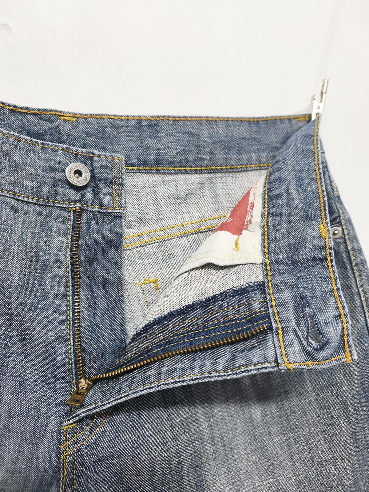 Vintage Levi's 511 Slim Fit Mid Blue Raw Hem Denim Shorts 90s Skater Grunge Jorts W34