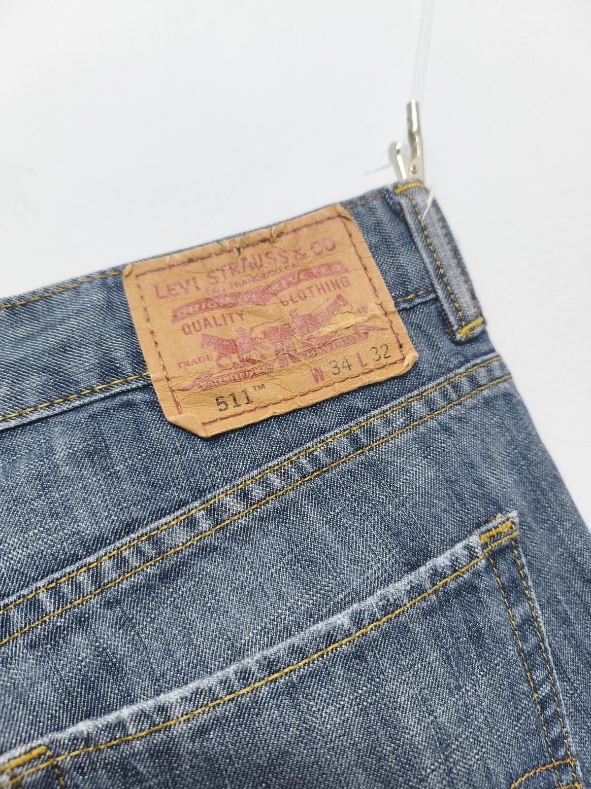Vintage Levi's 511 Slim Fit Mid Blue Raw Hem Denim Shorts 90s Skater Grunge Jorts W34